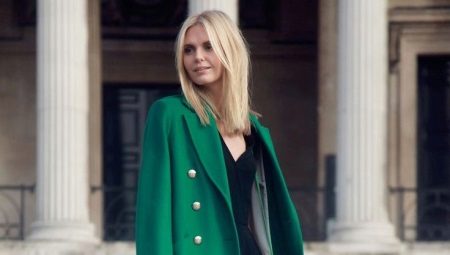 С чем носить зеленое пальто? 