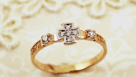 Женское золотое кольцо "Спаси и сохрани" 