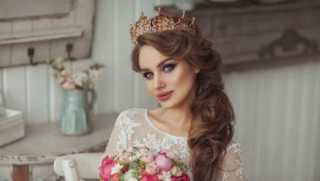 Свадебные прически с короной: как умело подобрать и носить?