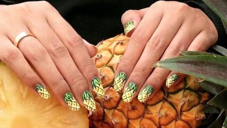 Яркие и стильные решения для оформления маникюра с ананасами