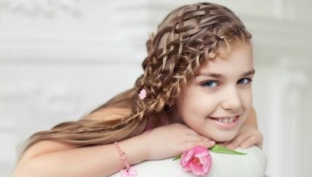 Бантик из волос – идеальная прическа для маленькой принцессы