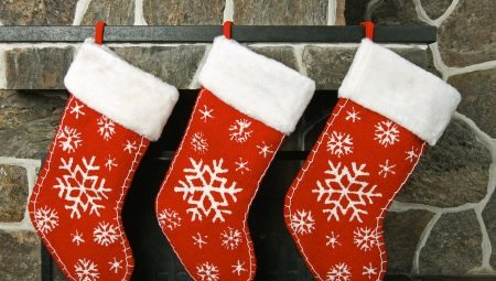 новогодние носки для подарков: как выбрать и как сделать своими руками?
