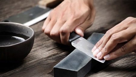 Инструменты для заточки ножей: виды и правила использования 