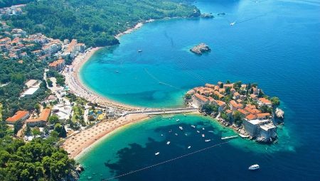 Свети-Стефан в Черногории: пляжи, отели и достопримечательности