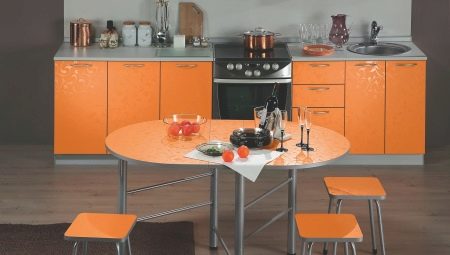 Кухонные столы на металлических ножках: виды и советы по выбору
