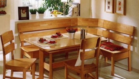 Кухонные уголки из дерева: разновидности и рекомендации по выбору