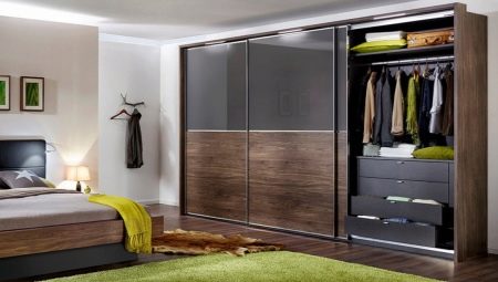 Шкафы-купе в спальню: разновидности, советы по выбору и установке