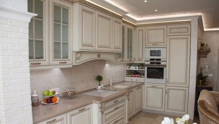 Белая кухня с патиной: особенности оформления и красивые примеры
