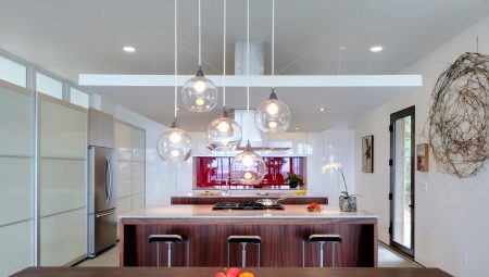 Потолочные светильники на кухню: разновидности и советы по выбору
