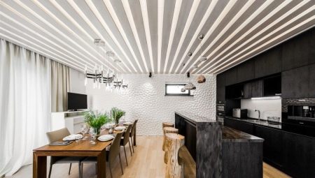 Потолок из панелей на кухне: разновидности, выбор, установка