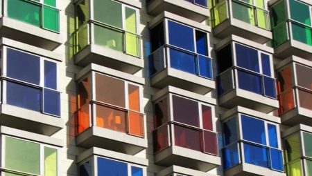 Тонировка балкона: разновидности, плюсы и минусы, рекомендации по выбору