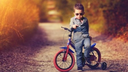 Дополнительные колеса для детского велосипеда: особенности, выбор и установка 