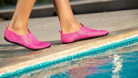 Обувь для бассейна: особенности, разновидности, правила выбора 