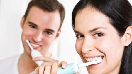 Как чистить зубы электрической зубной щеткой?