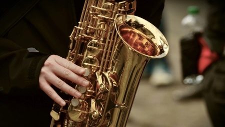 Какими бывают саксофоны и кто их придумал?