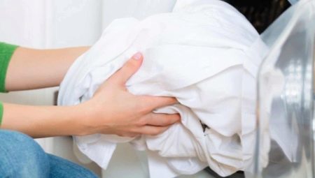 Нужно ли стирать новое постельное белье и как это делать?