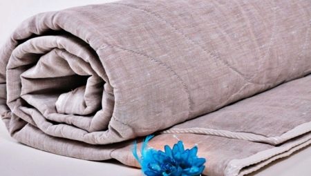 Одеяла изо льна: описание и размеры