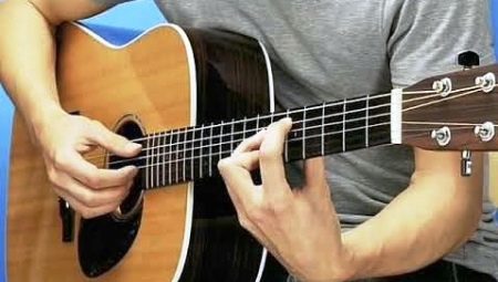 Как держать пальцы при игре на гитаре?