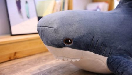 Подушки в виде акул