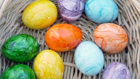 Как сделать яйца на Пасху мраморными?