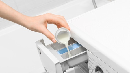 Куда и как заливать жидкий порошок в стиральную машину?