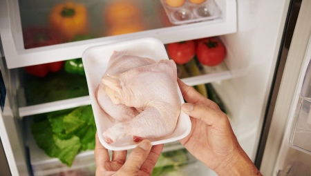 Сколько хранится курица в холодильнике?