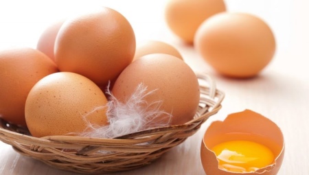 Сколько хранятся сырые яйца?
