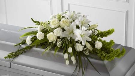 Какие цветы несут на похороны мужчины?