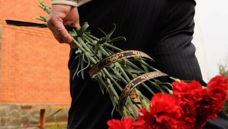 Какие цветы покупают на похороны?