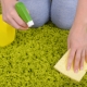 Как почистить ковер в домашних условиях с помощью соды и уксуса?