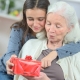 Подарки для бабушки на 80 лет: лучшие идеи и рекомендации по выбору