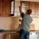 На какой высоте нужно вешать кухонные шкафы? 