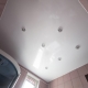 Варианты оформления потолка в туалете