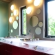 Круглое зеркало в ванную: разновидности и выбор