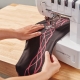 Почему швейная машина пропускает стежки при шитье и что делать?