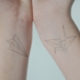 Что означает тату «Бумажный самолетик»?