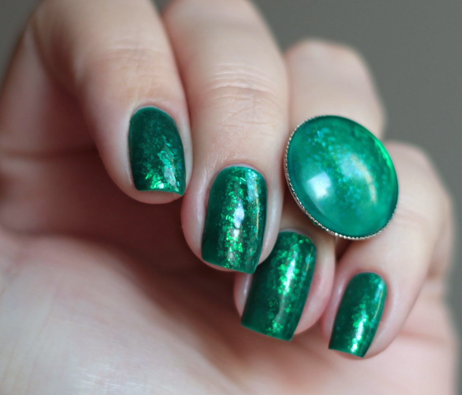 Ногти зелено серебристые