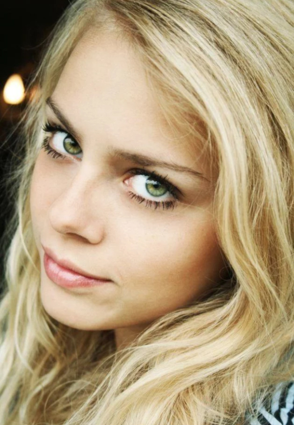 Блондинка С Зелеными Глазами Фото