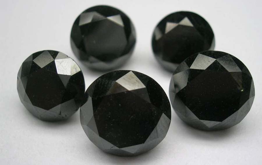 Черные камни (34 фото): названия драгоценных, полудрагоценных и поделочных камнейчерного цвета. Их применение в изготовлении ювелирных изделий