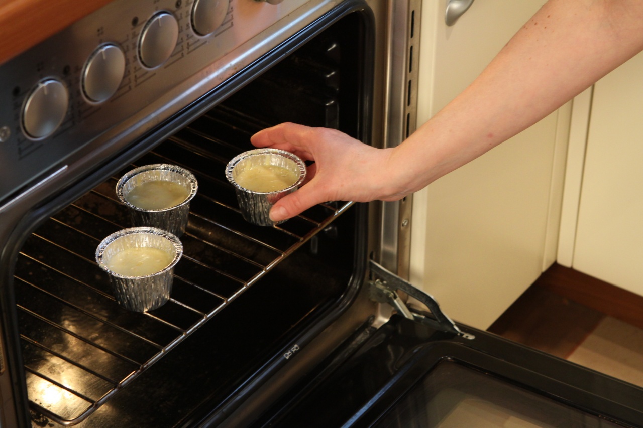Керамическую посуду можно в духовку. Формы для выпекания в духовке. Фольгированная ПОФОРМА В духовку. Форма для запекания из фольги. Форма для духовки из фольги.
