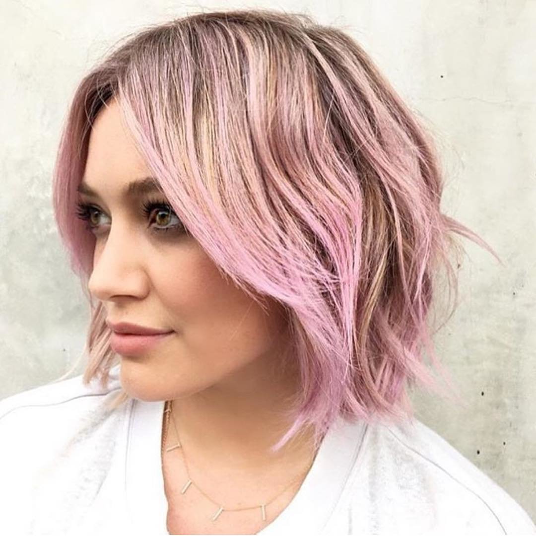 Хилари Дафф с розовыми волосами