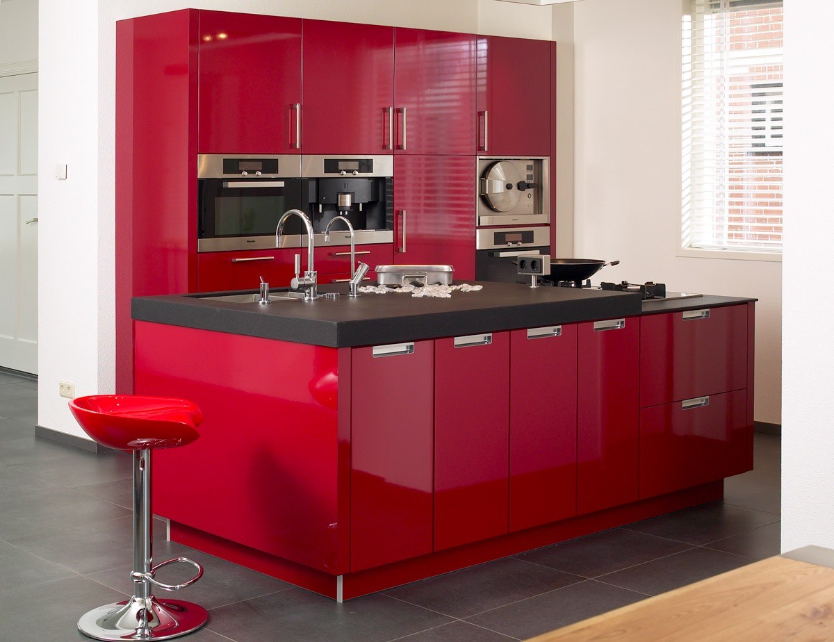 Бордовая кухня – особенности применения цвета и лучшие сочетания интерьера