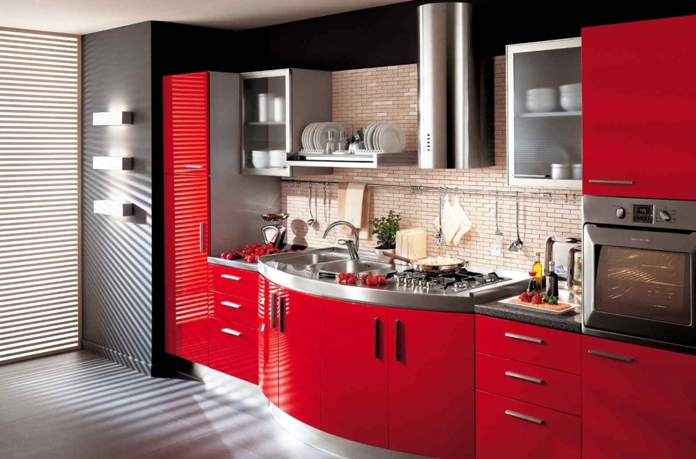 Интерьер кухни в красно-черном цвете.