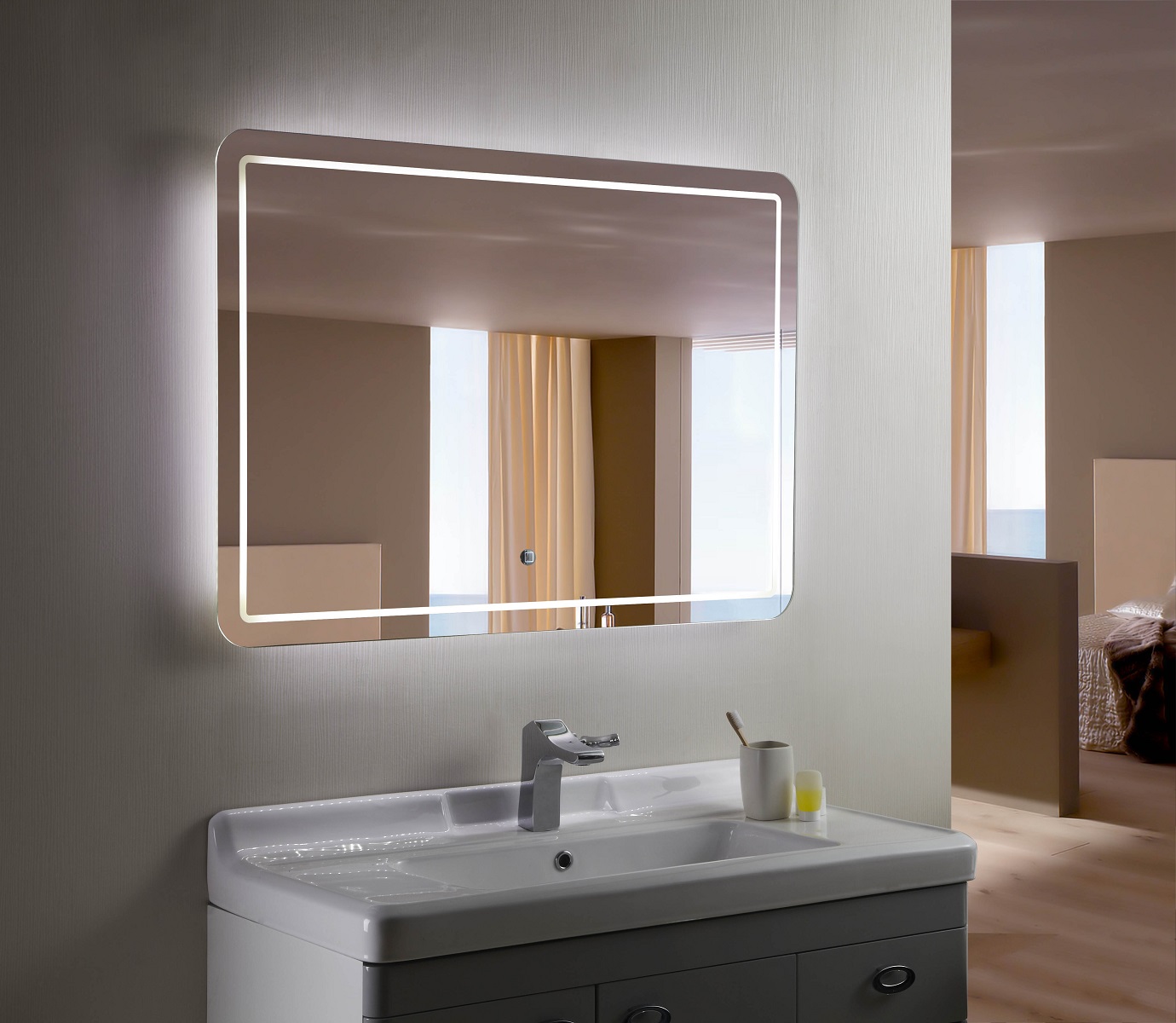 Особенности выбора сенсорного зеркала с подсветкой в ванную комнату