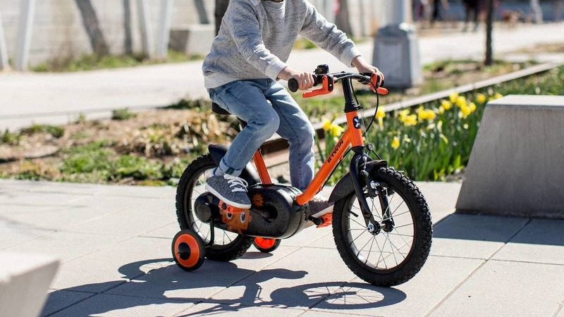 B twin беговелы. Велосипед Btwin Robot 500 детский. B Twin 14. B'Twin Robot 500 16. Велосипед Btwin (500 Robot) оранжевый.
