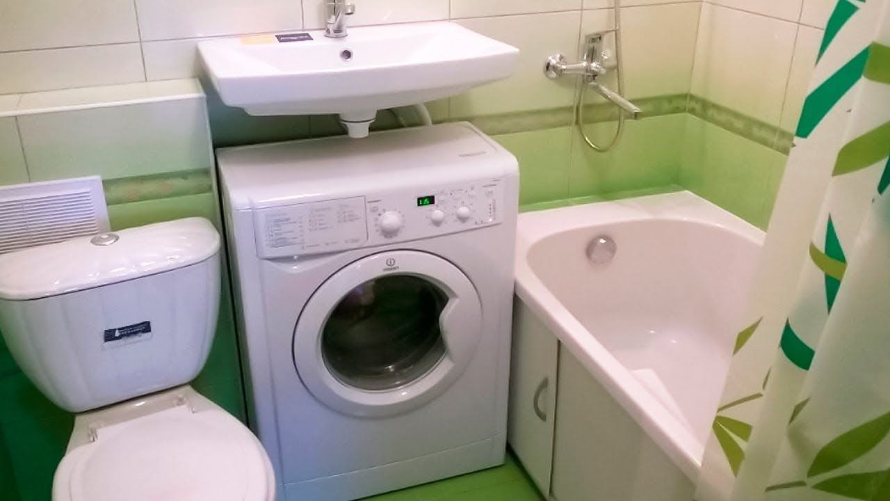 Совмещенная маленькая ванная комната со стиральной машиной дизайн