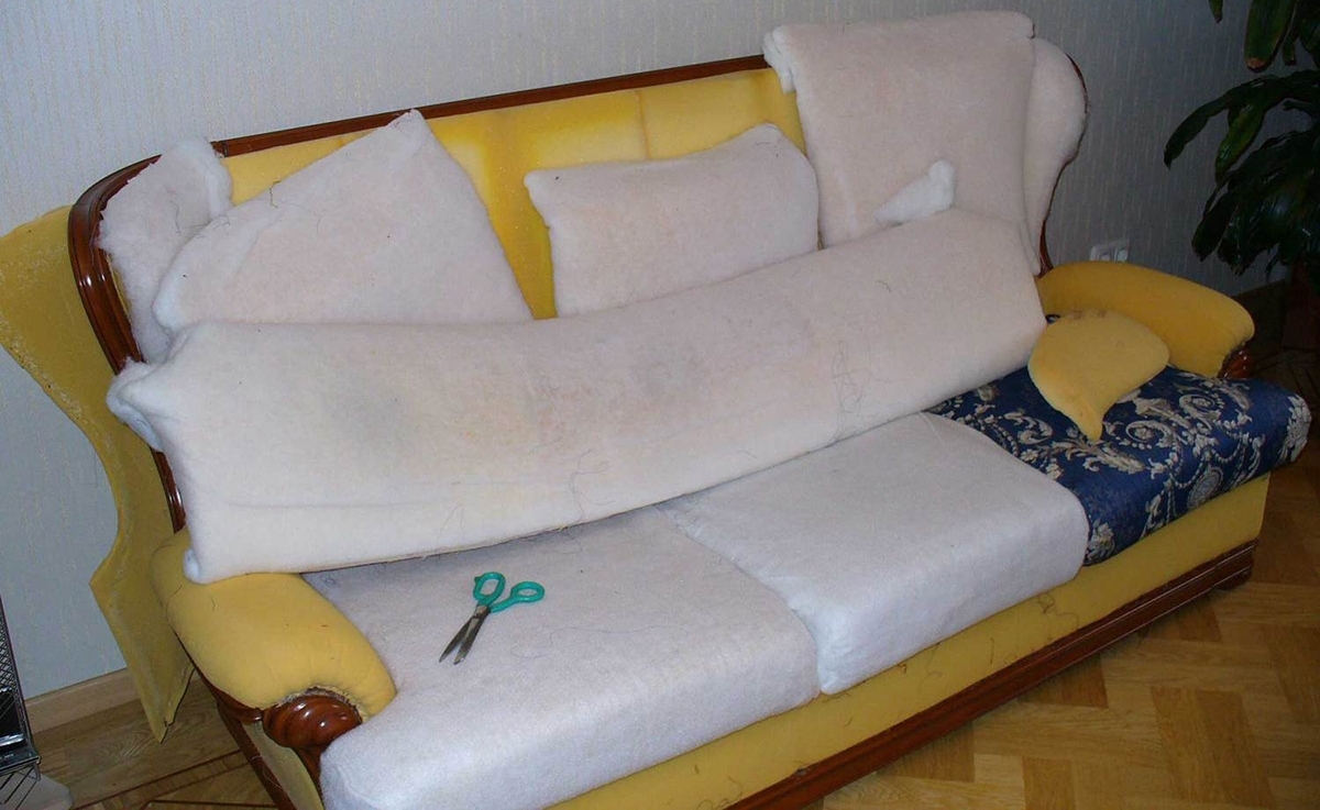 Обтянуть диван поролоном