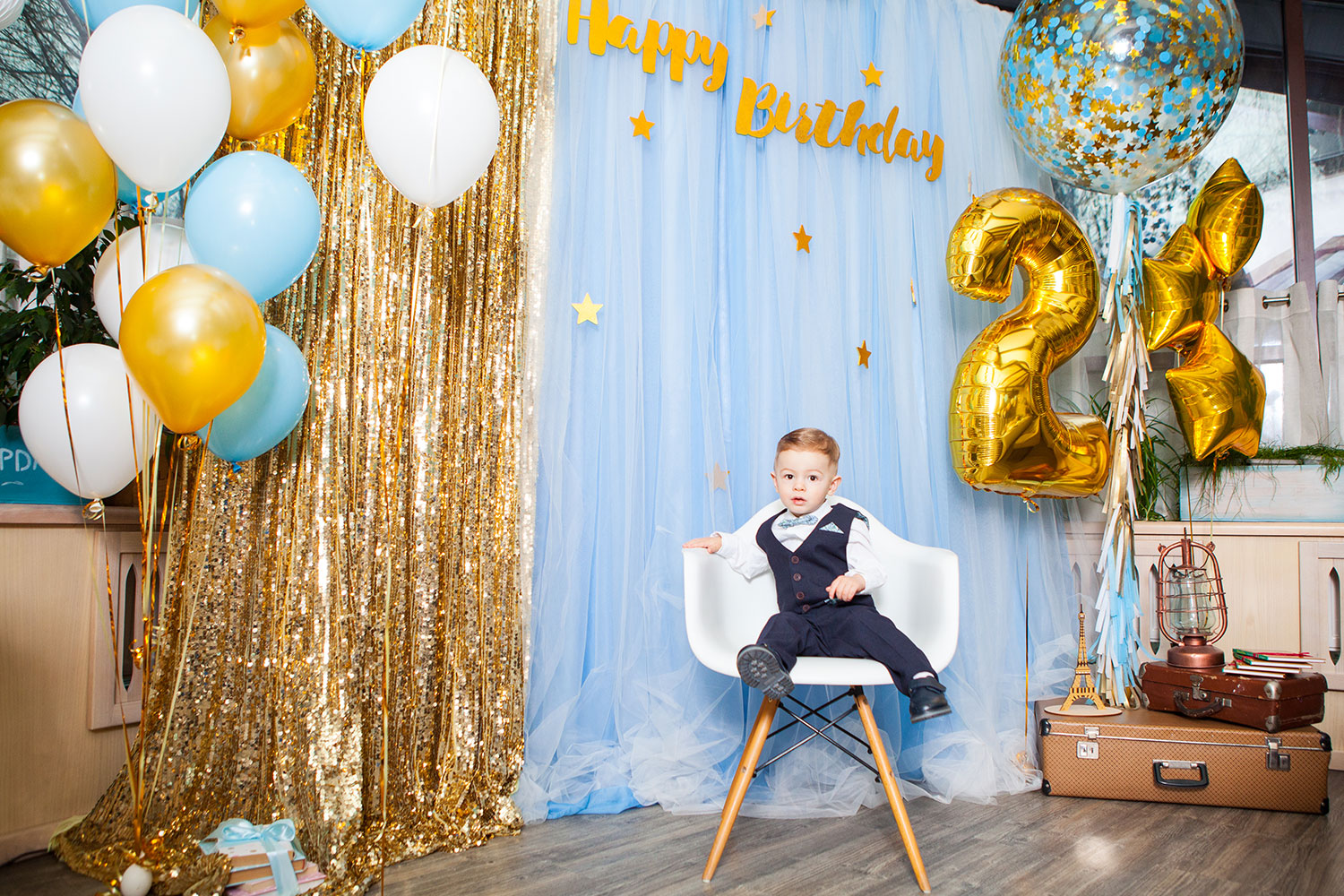 День рождения мальчика екатеринбург. Фотозона на день рождения мальчика. Украшение фотозоны на день рождения мальчику. Фотозона для детей. Фотозона на годик.
