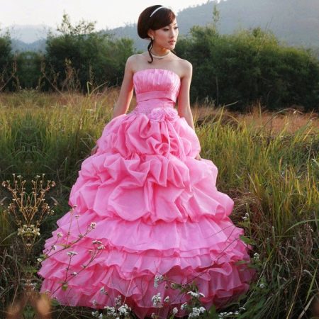 Ярко-розовое свадебное платье