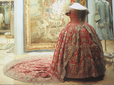 Свадебное платье красное старинное